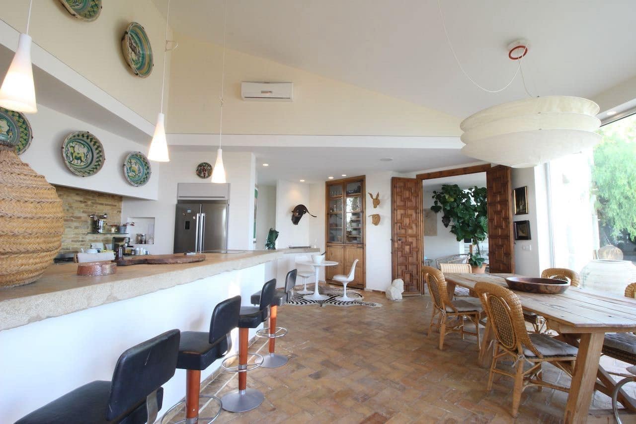 4 bedroom Villa for sale in Altea with pool - € 3,450,000 (Ref: 8737235)