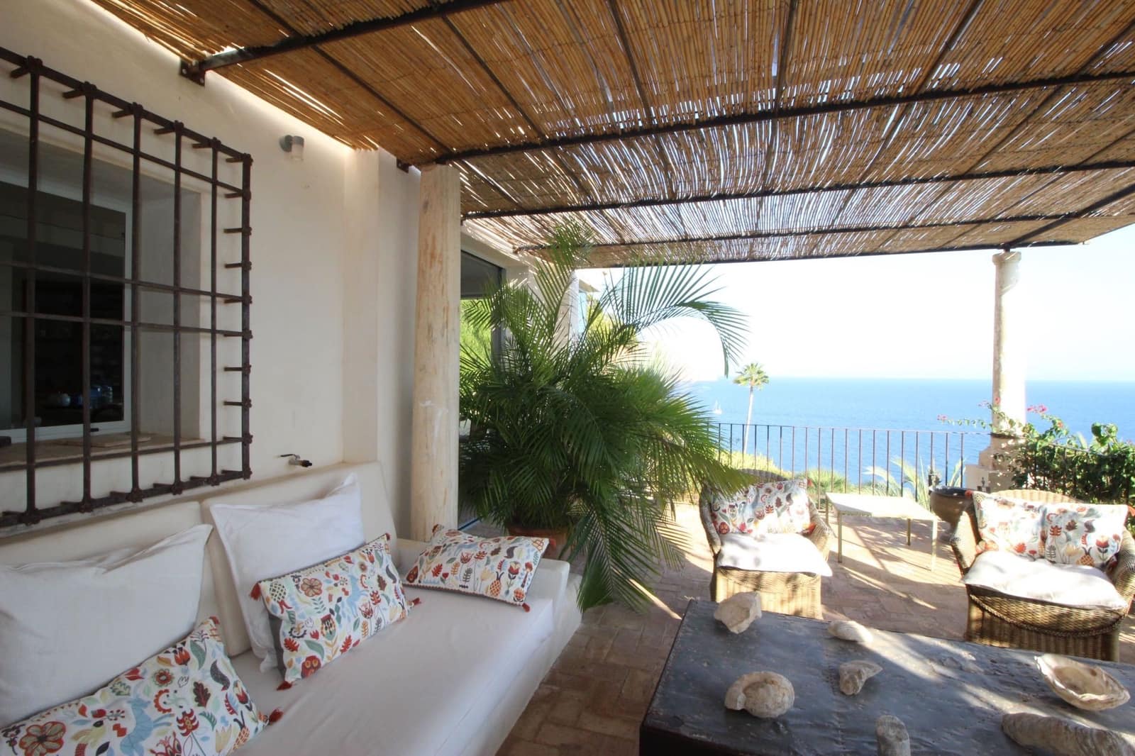 4 bedroom Villa for sale in Altea with pool - € 3,450,000 (Ref: 8737235)