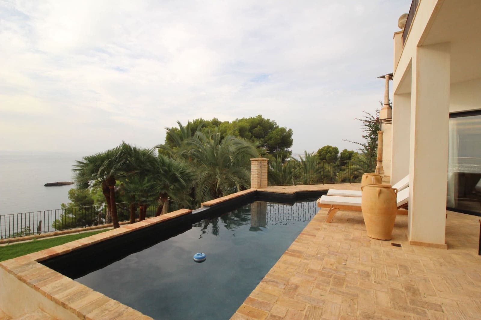 4 bedroom Villa for sale in Altea with pool - € 3,450,000 (Ref: 8737235)