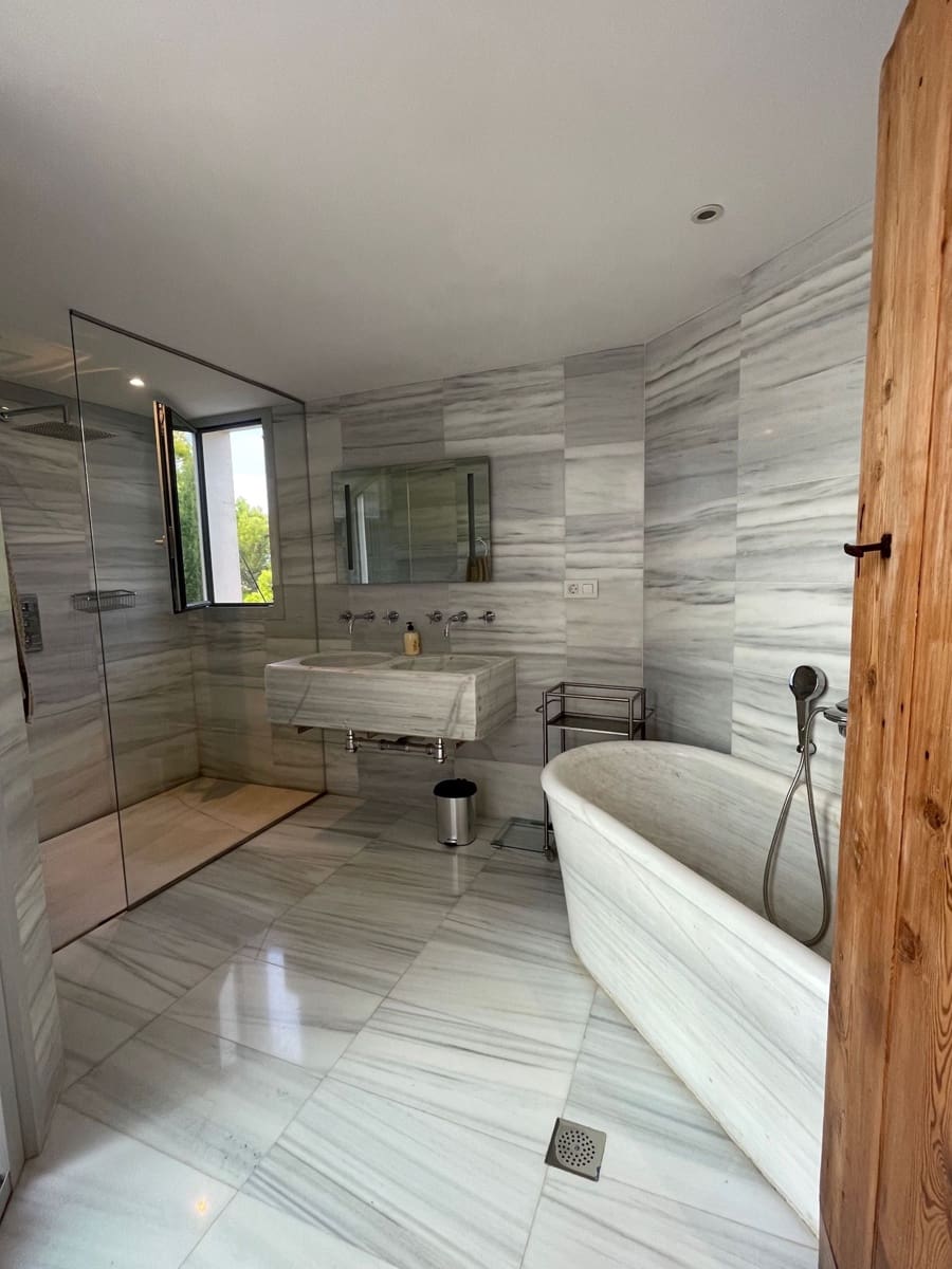 4 bedroom Villa for sale in Altea with pool - € 3,450,000 (Ref: 8737235)