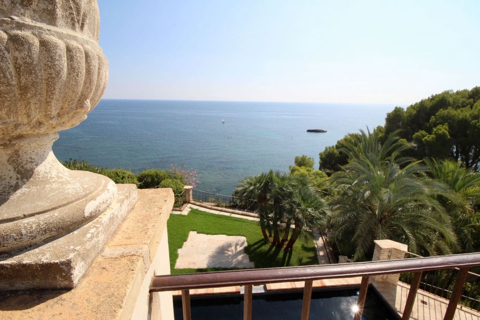4 bedroom Villa for sale in Altea with pool - € 3,450,000 (Ref: 8737235)