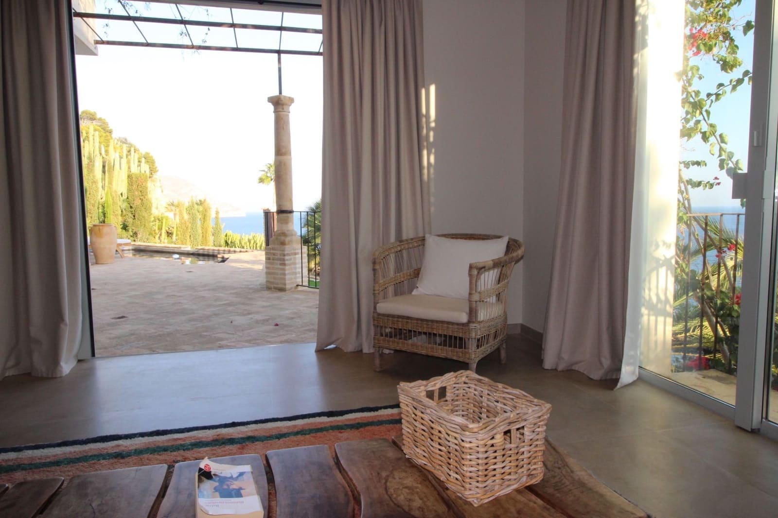 4 bedroom Villa for sale in Altea with pool - € 3,450,000 (Ref: 8737235)