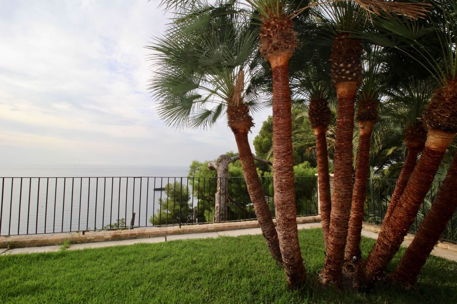 4 bedroom Villa for sale in Altea with pool - € 3,450,000 (Ref: 8737235)