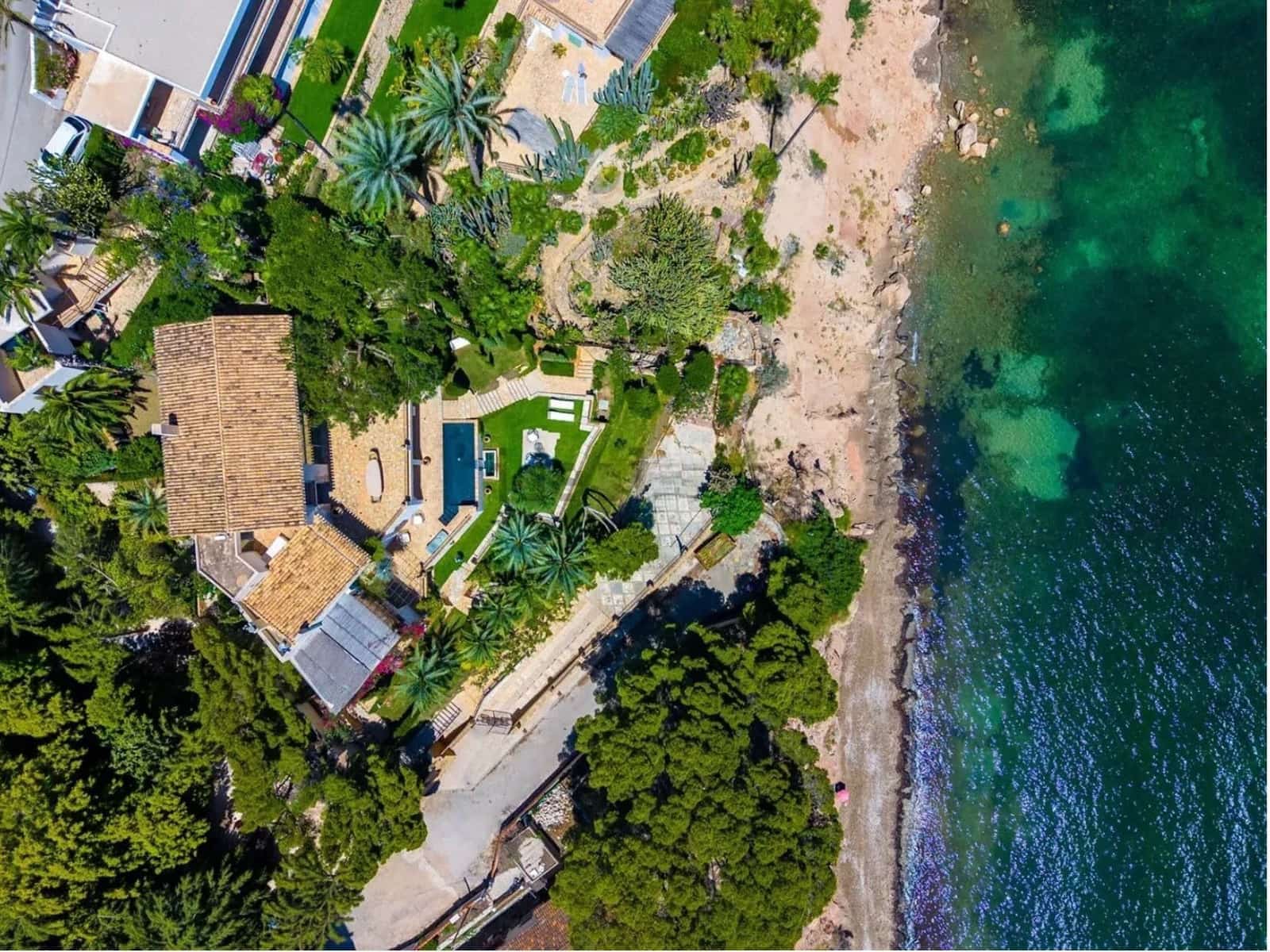 4 bedroom Villa for sale in Altea with pool - € 3,450,000 (Ref: 8737235)