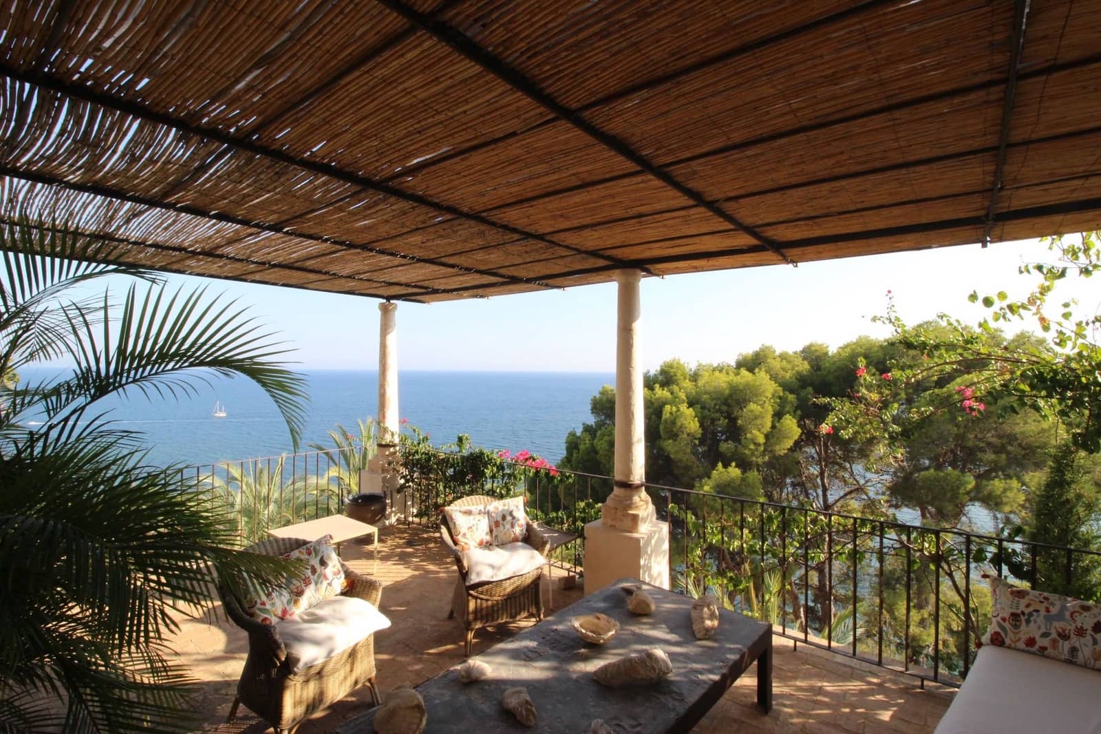 4 bedroom Villa for sale in Altea with pool - € 3,450,000 (Ref: 8737235)