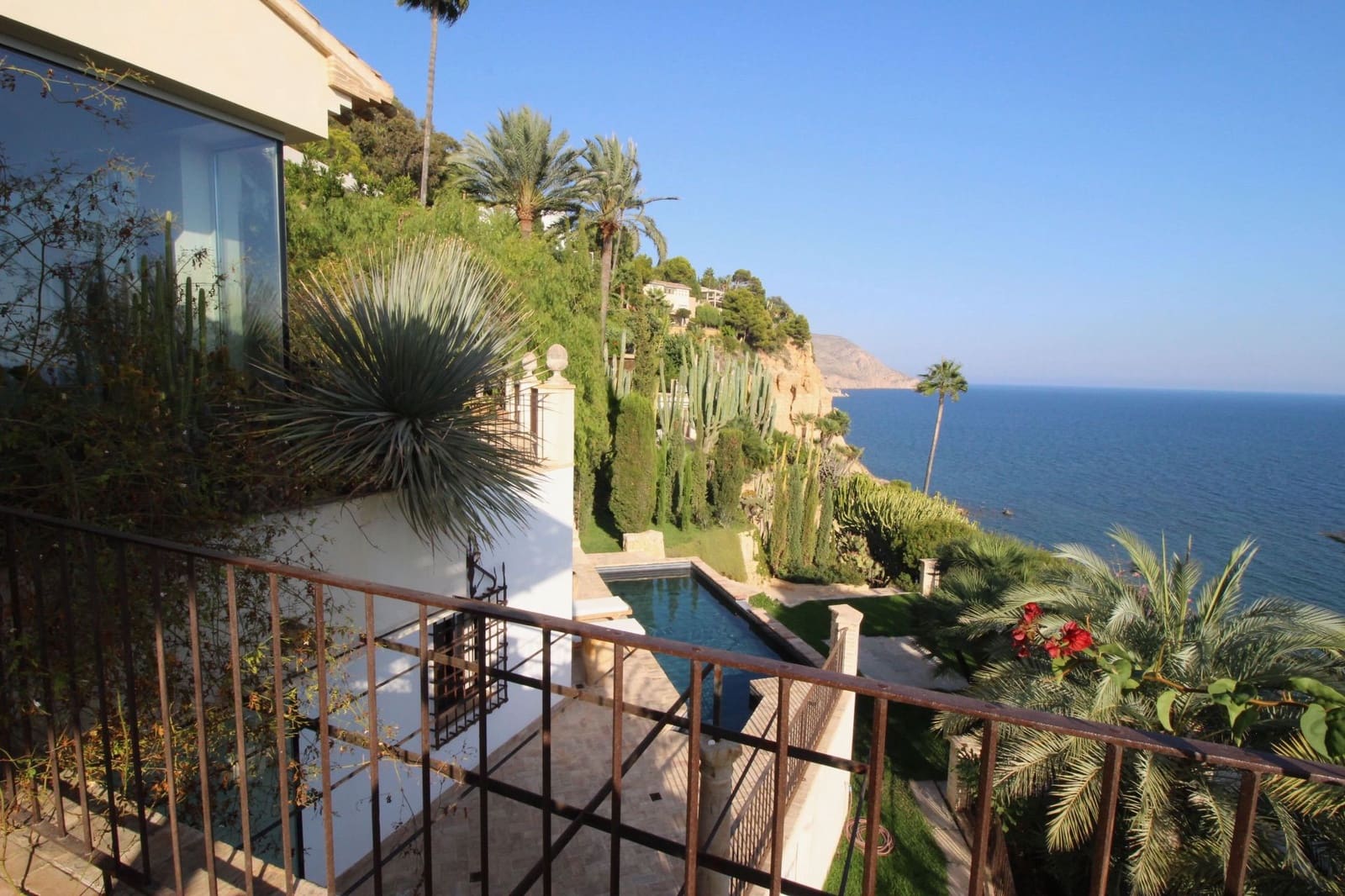 4 bedroom Villa for sale in Altea with pool - € 3,450,000 (Ref: 8737235)