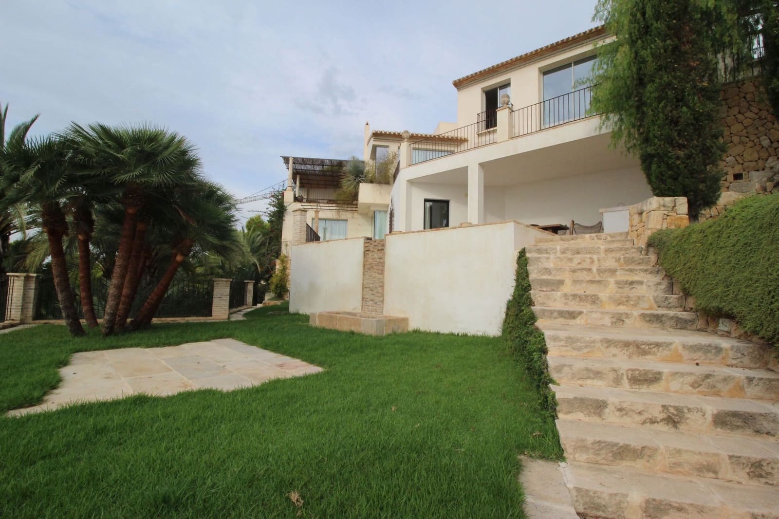 4 bedroom Villa for sale in Altea with pool - € 3,450,000 (Ref: 8737235)