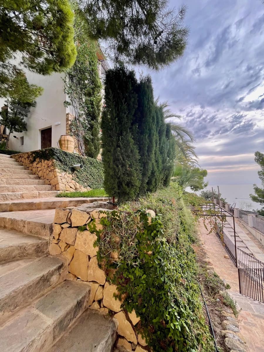 4 bedroom Villa for sale in Altea with pool - € 3,450,000 (Ref: 8737235)