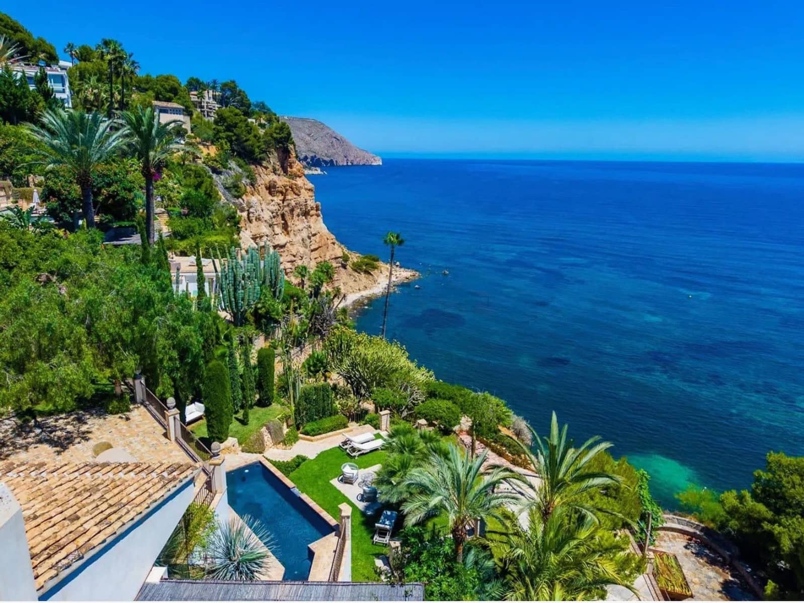 4 bedroom Villa for sale in Altea with pool - € 3,450,000 (Ref: 8737235)