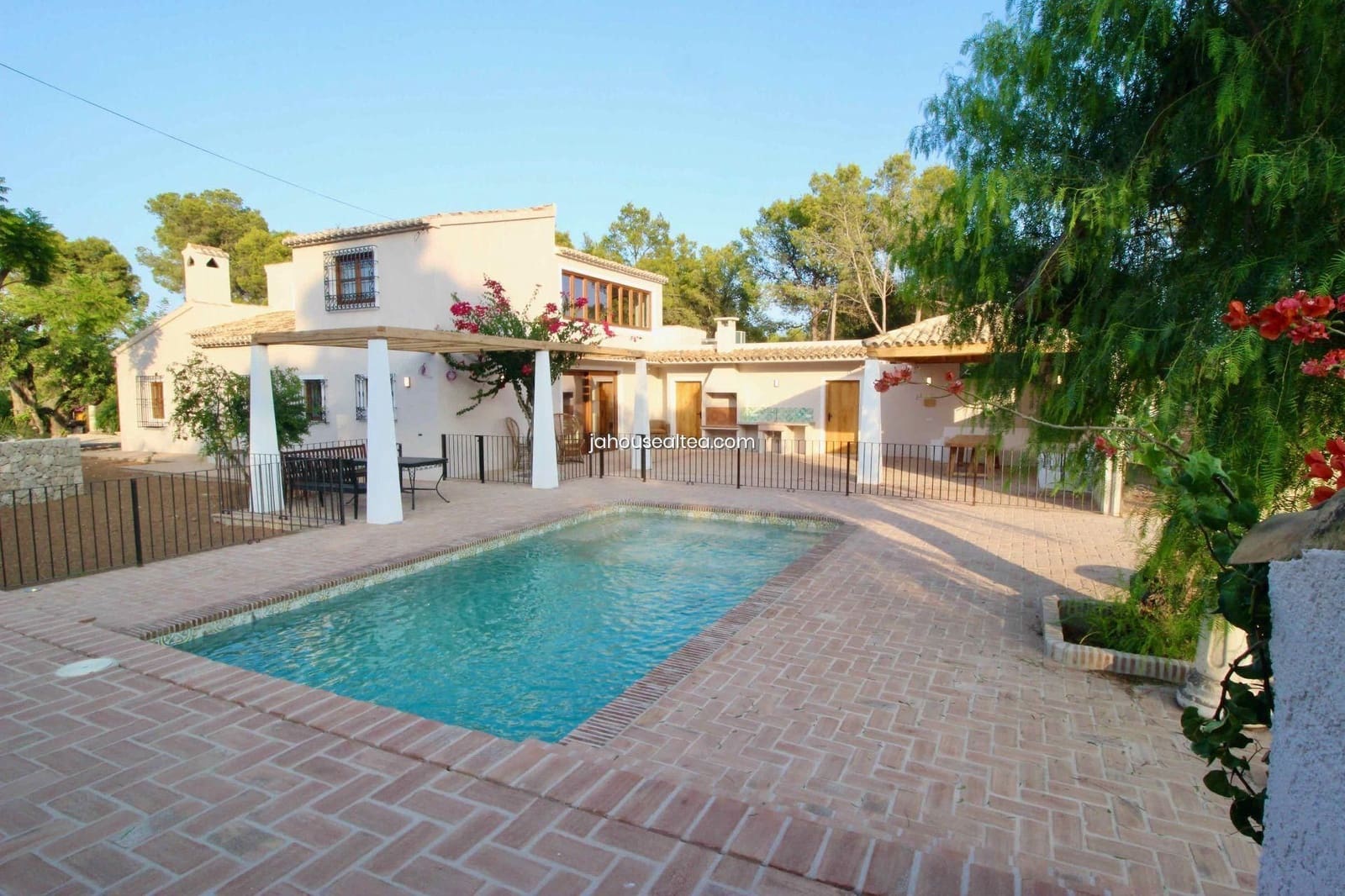 4 soveværelse Villa til salg i Alfaz del Pi / L'Alfas del Pi med swimmingpool garage - € 1.325.000 (Ref: 8907115)