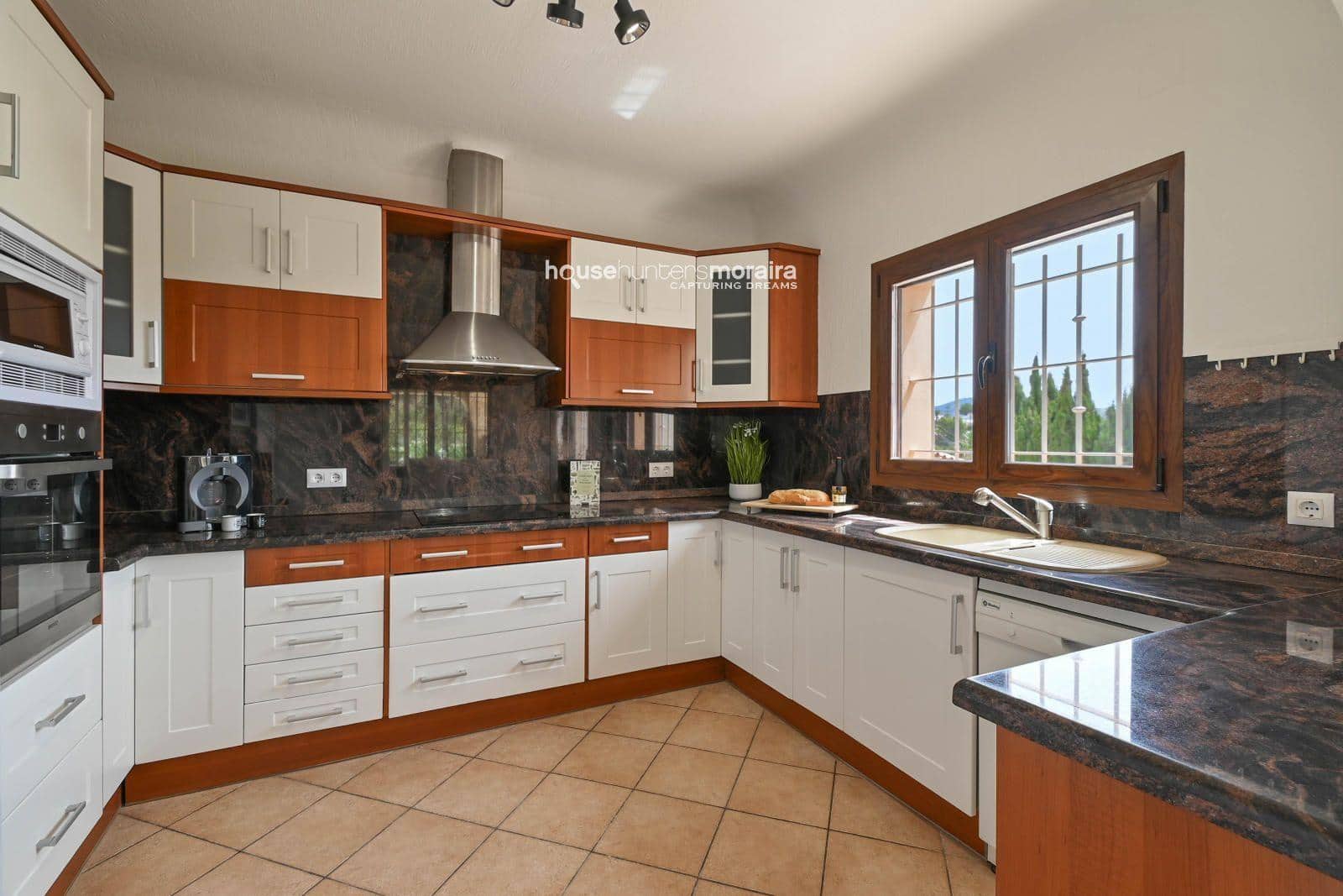 3 soveværelse Villa til leje i Moraira med swimmingpool garage - € 2.500 (Ref: 8783154)