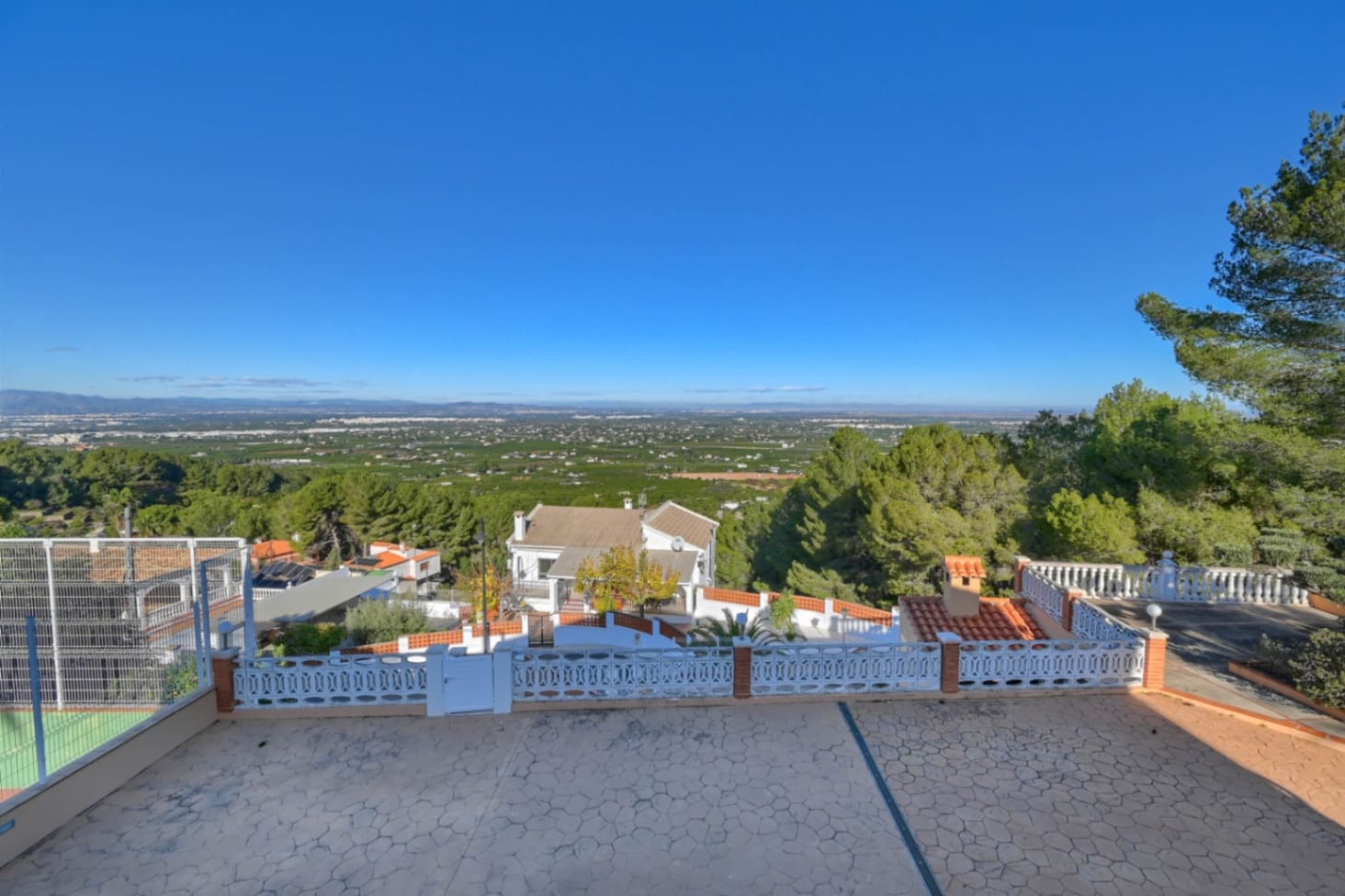 6 bedroom Villa for sale in Alzira with pool garage - € 650,000 (Ref: 8806738)