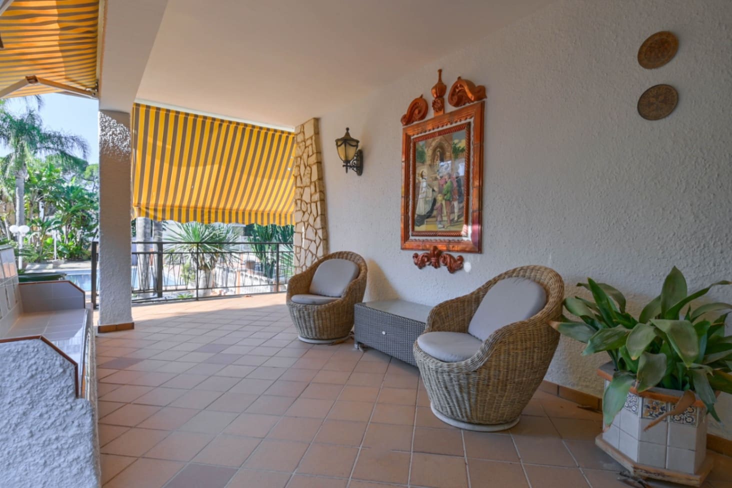 6 bedroom Villa for sale in Alzira with pool garage - € 650,000 (Ref: 8806738)