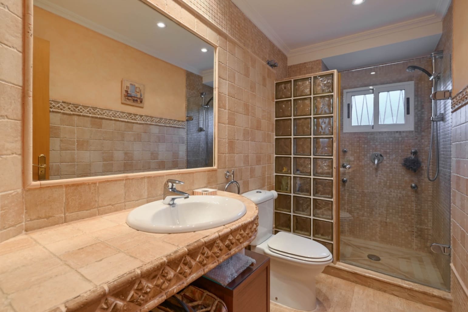 6 bedroom Villa for sale in Alzira with pool garage - € 650,000 (Ref: 8806738)