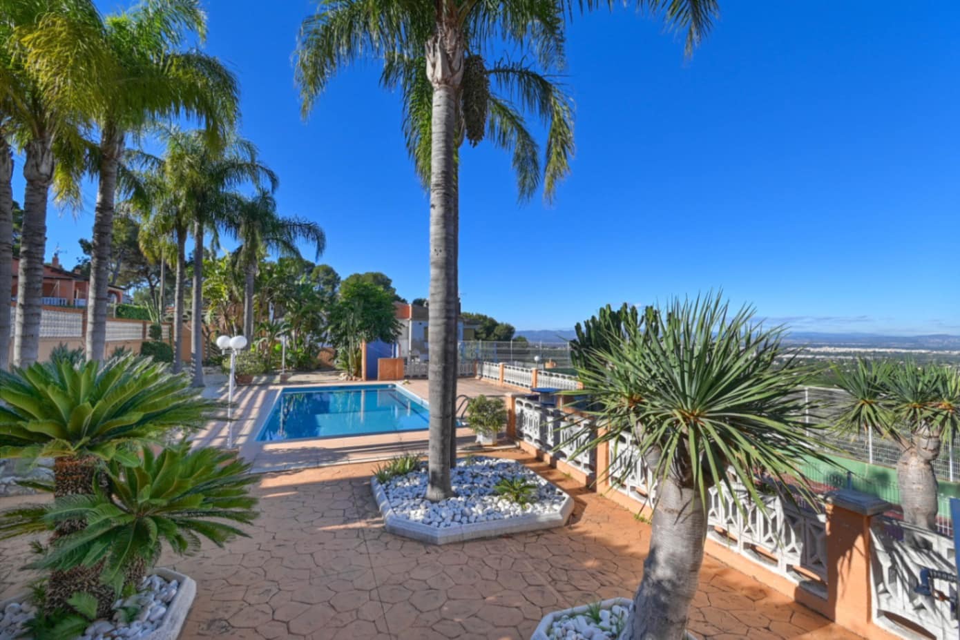 6 bedroom Villa for sale in Alzira with pool garage - € 650,000 (Ref: 8806738)