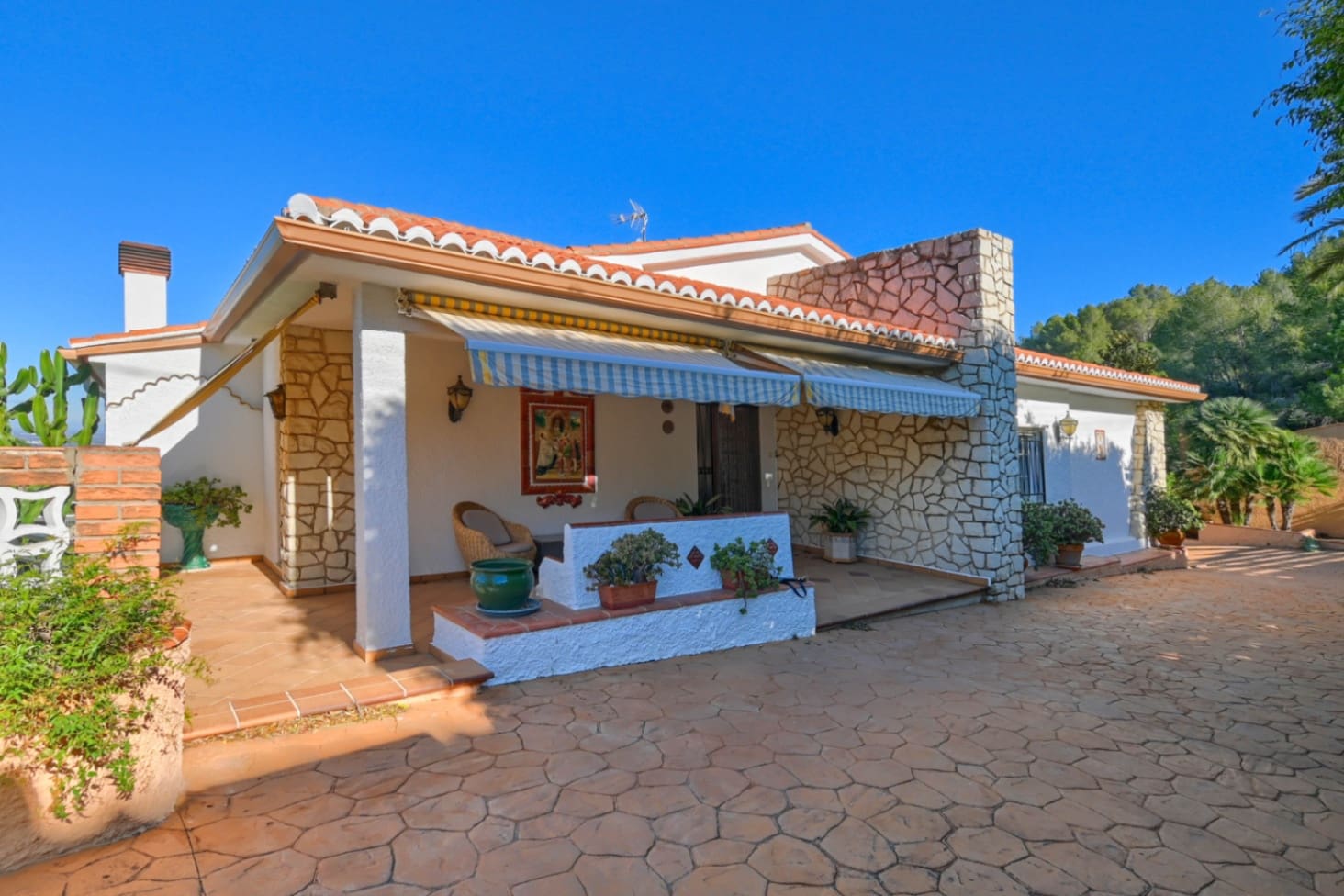 6 bedroom Villa for sale in Alzira with pool garage - € 650,000 (Ref: 8806738)