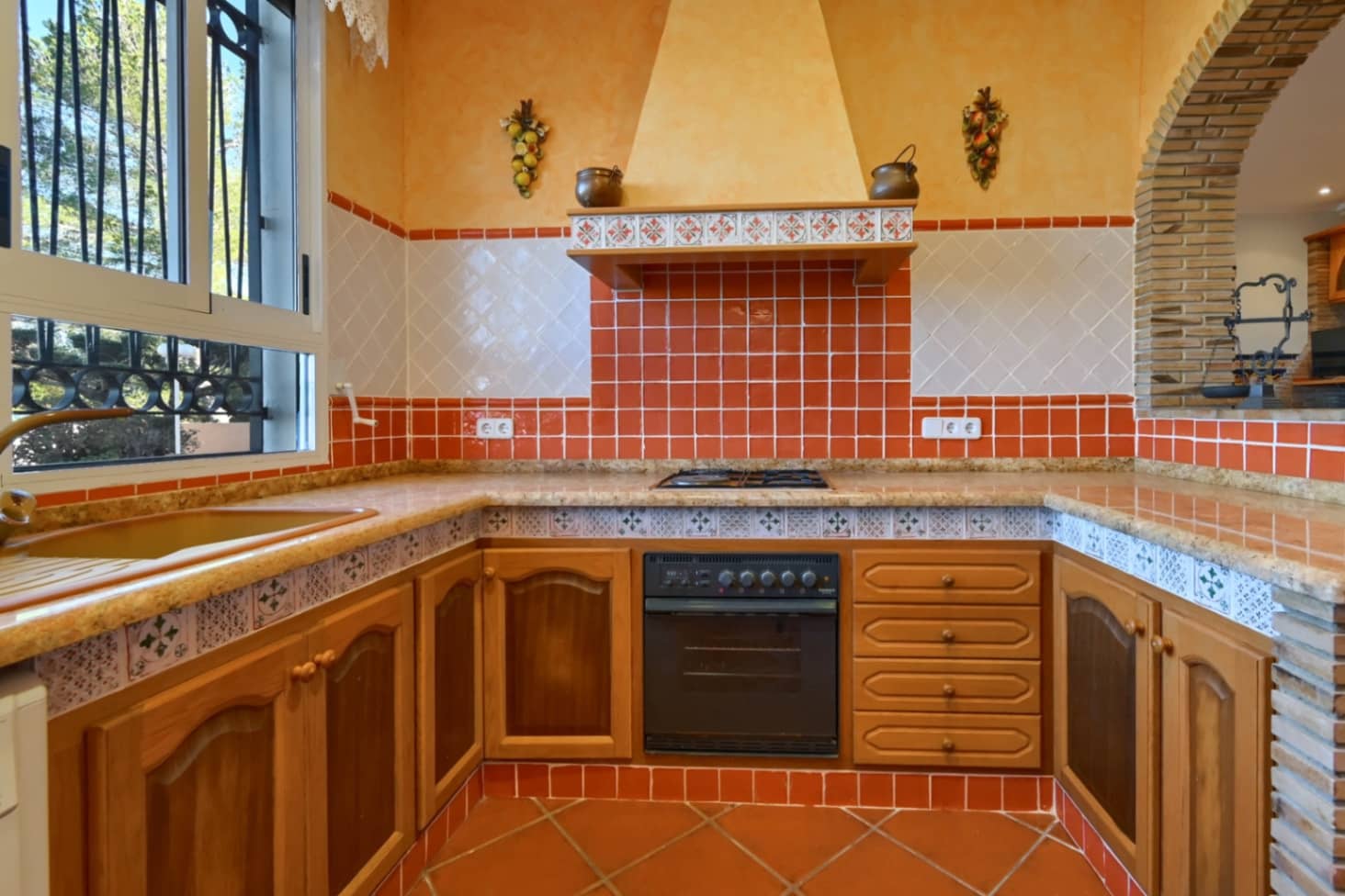 6 bedroom Villa for sale in Alzira with pool garage - € 650,000 (Ref: 8806738)