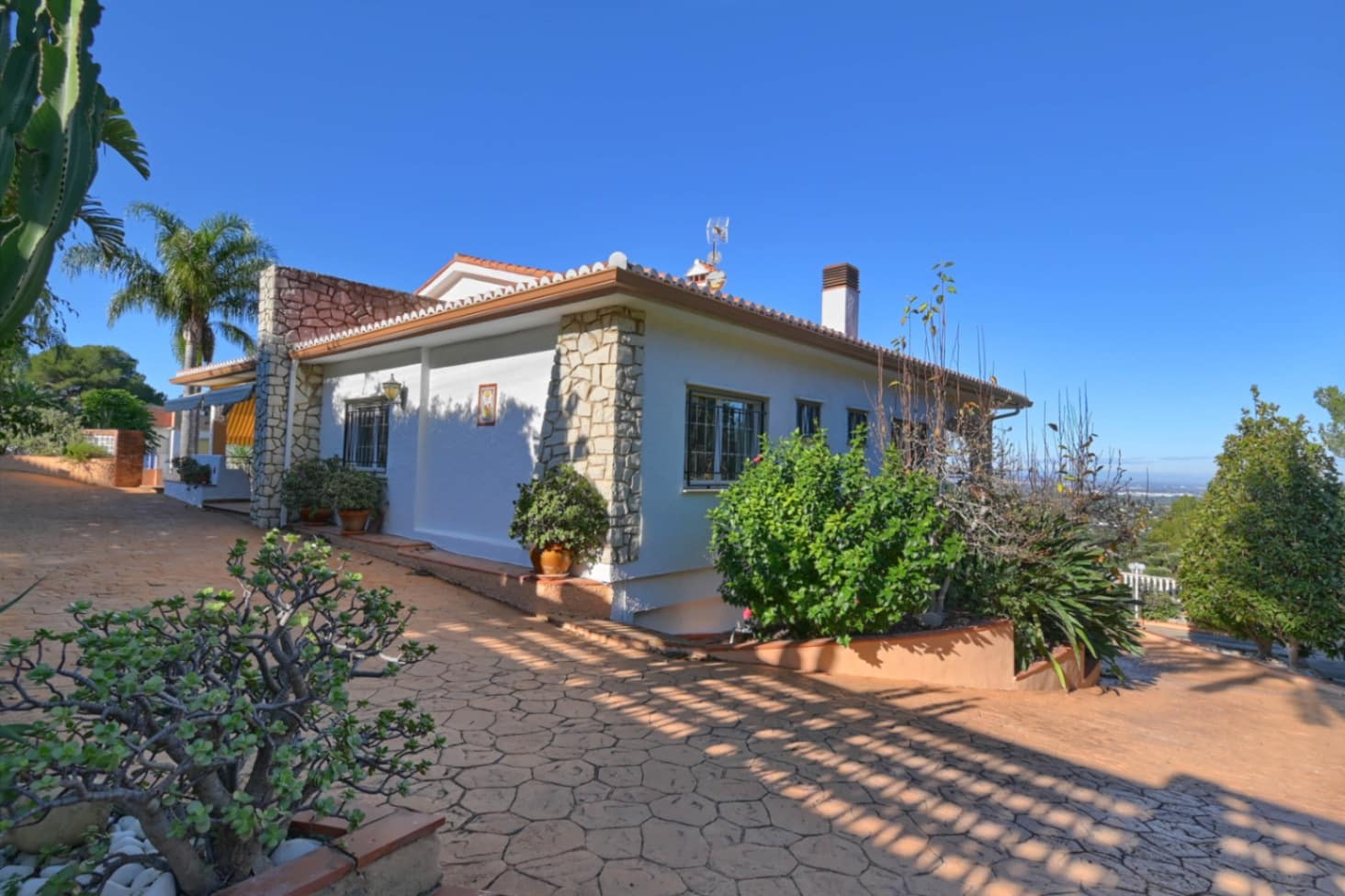 6 bedroom Villa for sale in Alzira with pool garage - € 650,000 (Ref: 8806738)