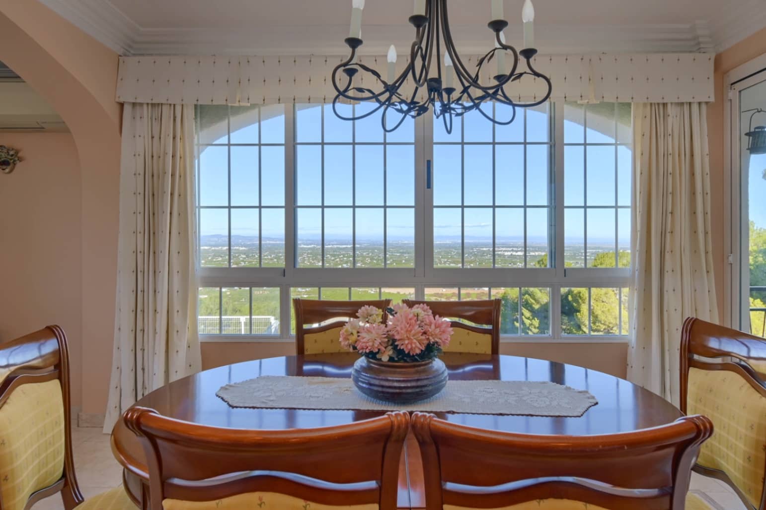 6 bedroom Villa for sale in Alzira with pool garage - € 650,000 (Ref: 8806738)