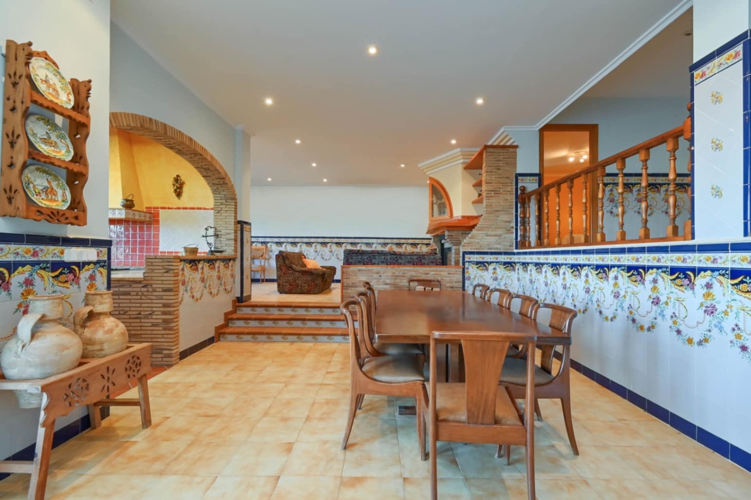 6 bedroom Villa for sale in Alzira with pool garage - € 650,000 (Ref: 8806738)