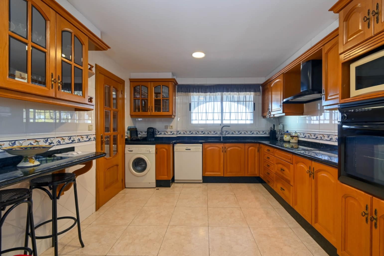 6 bedroom Villa for sale in Alzira with pool garage - € 650,000 (Ref: 8806738)