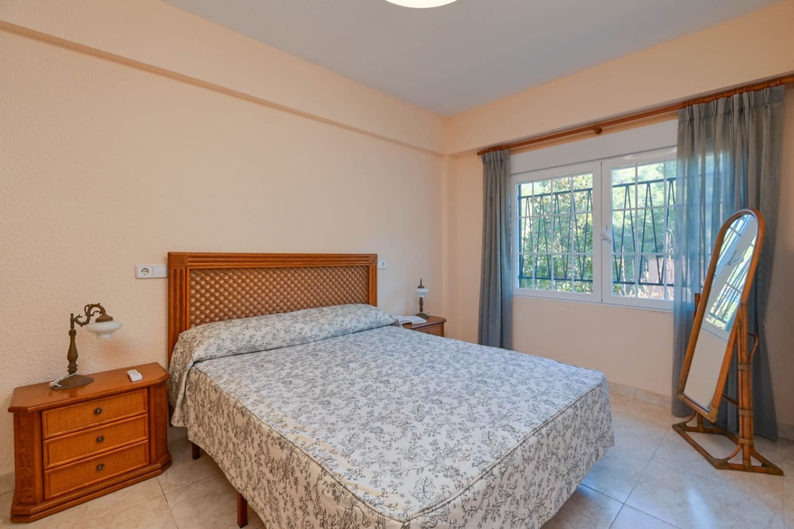 6 bedroom Villa for sale in Alzira with pool garage - € 650,000 (Ref: 8806738)