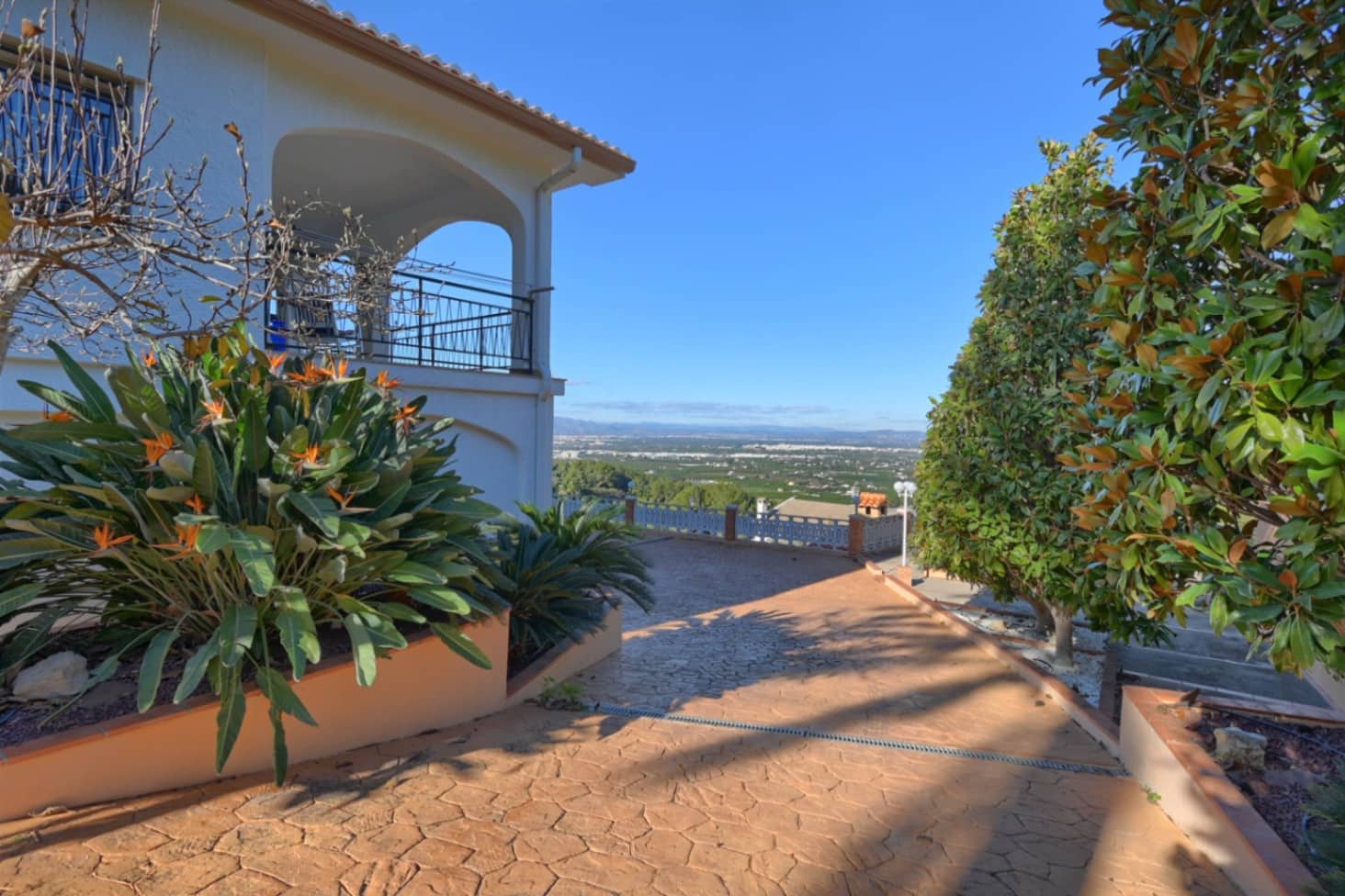 6 bedroom Villa for sale in Alzira with pool garage - € 650,000 (Ref: 8806738)