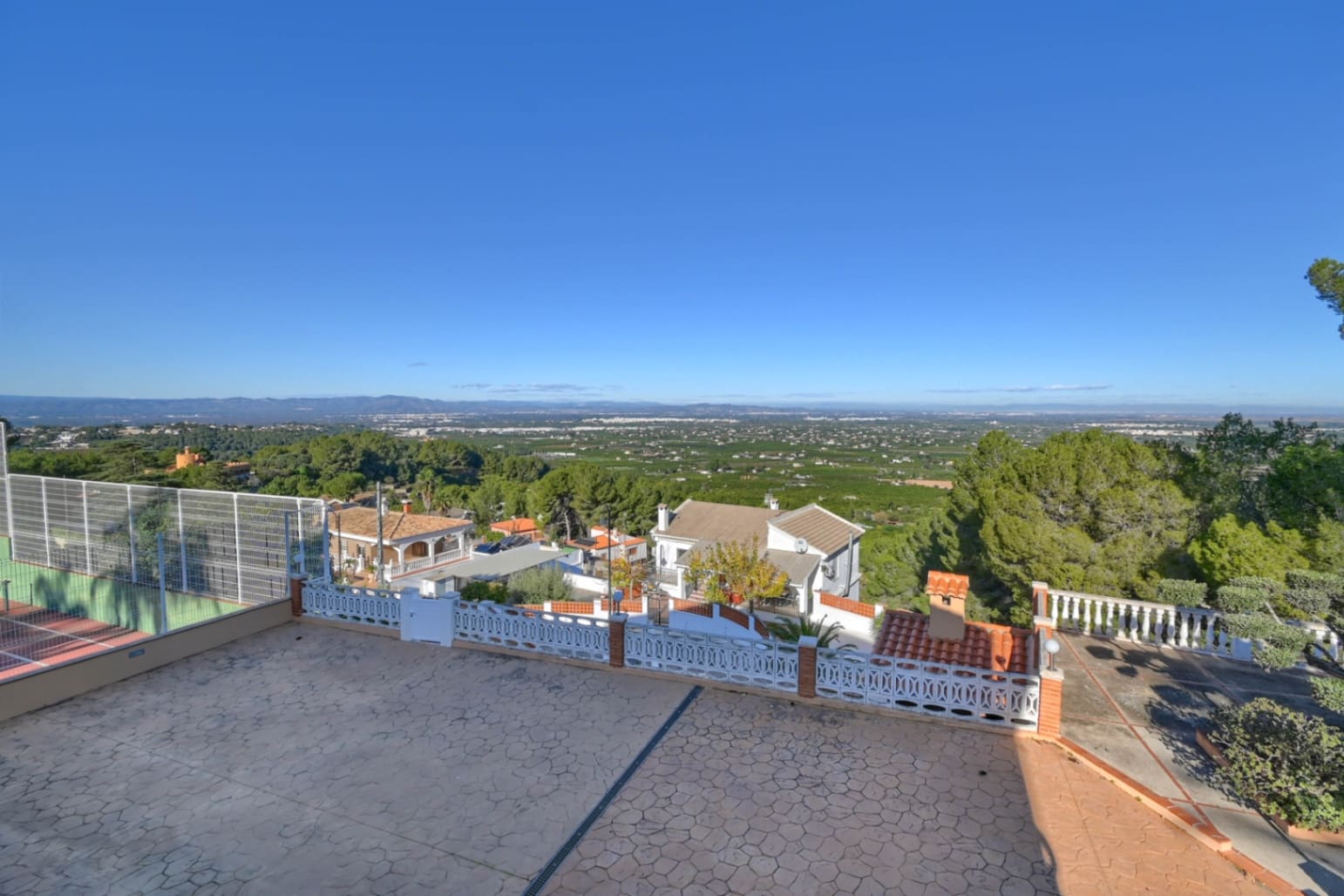 6 bedroom Villa for sale in Alzira with pool garage - € 650,000 (Ref: 8806738)