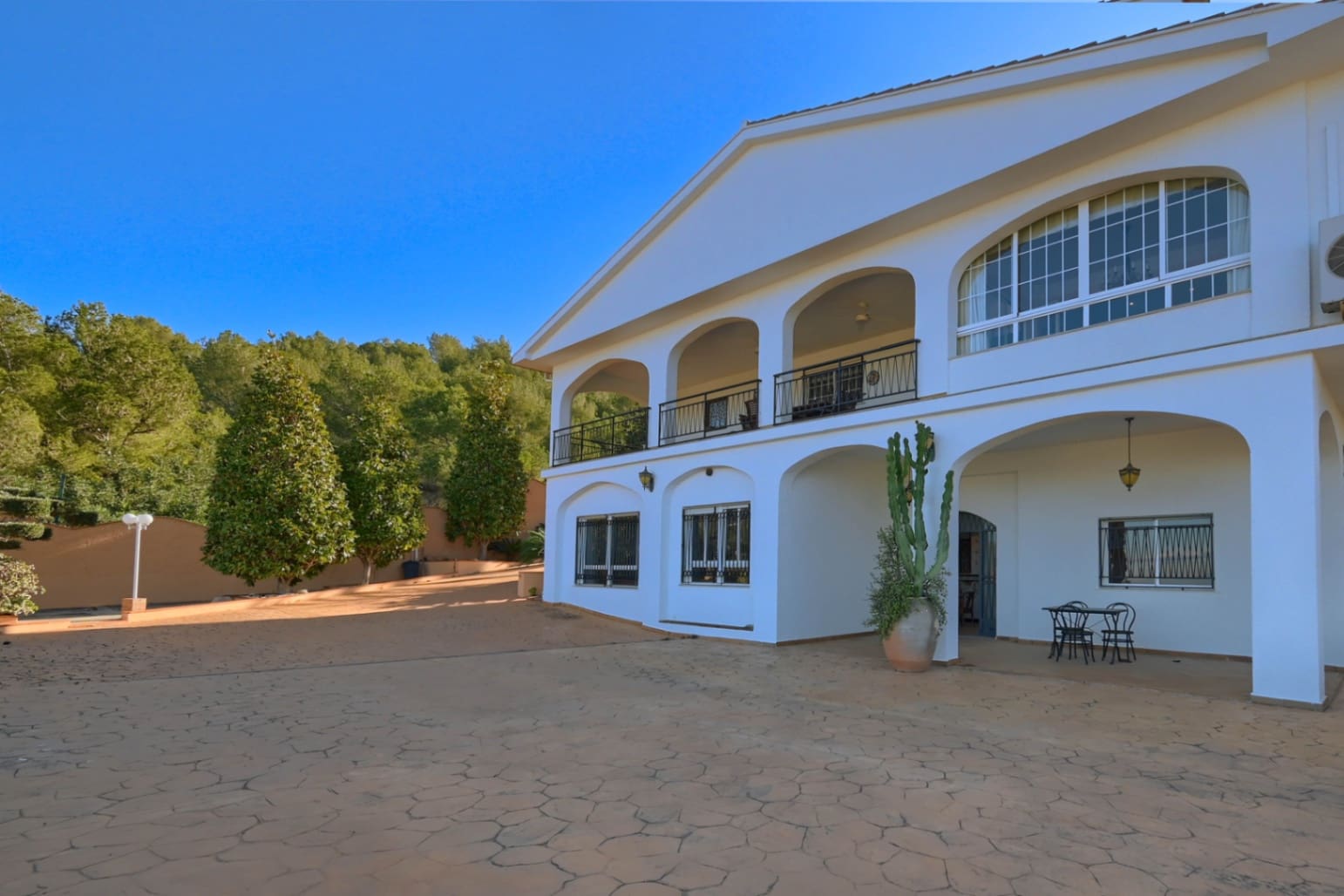 6 bedroom Villa for sale in Alzira with pool garage - € 650,000 (Ref: 8806738)