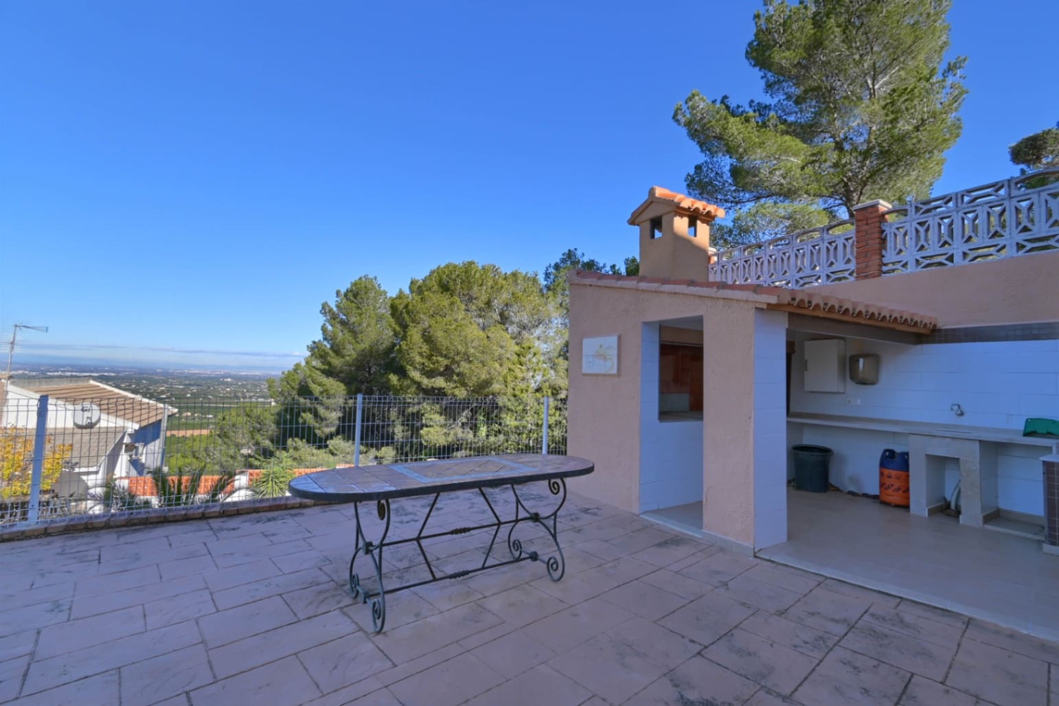 6 bedroom Villa for sale in Alzira with pool garage - € 650,000 (Ref: 8806738)