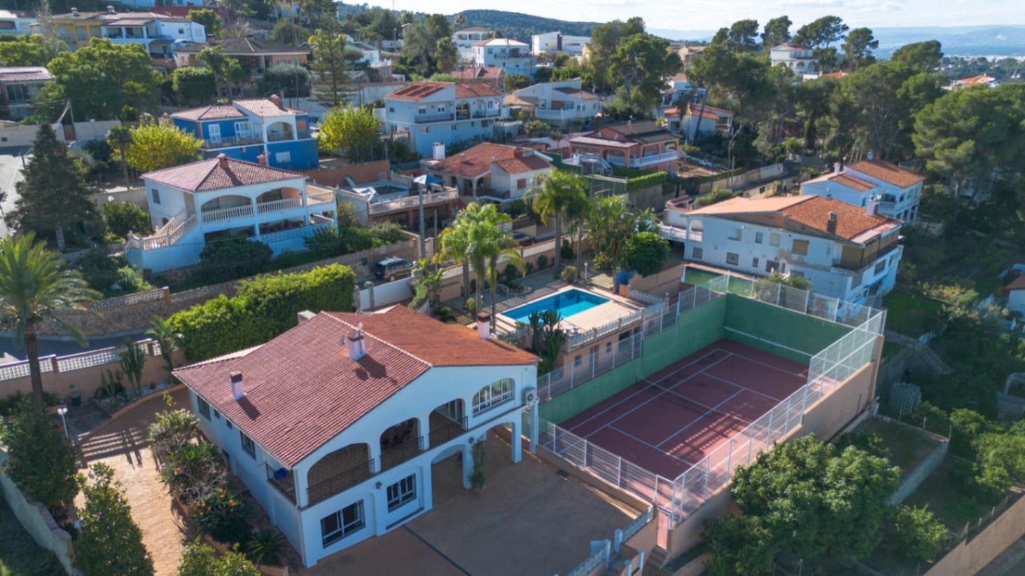 6 bedroom Villa for sale in Alzira with pool garage - € 650,000 (Ref: 8806738)