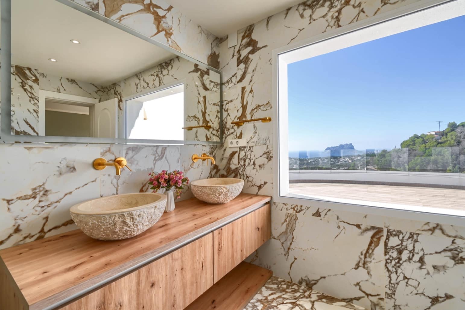 7 bedroom Villa for sale in Moraira with garage - € 1,925,000 (Ref: 9293290)