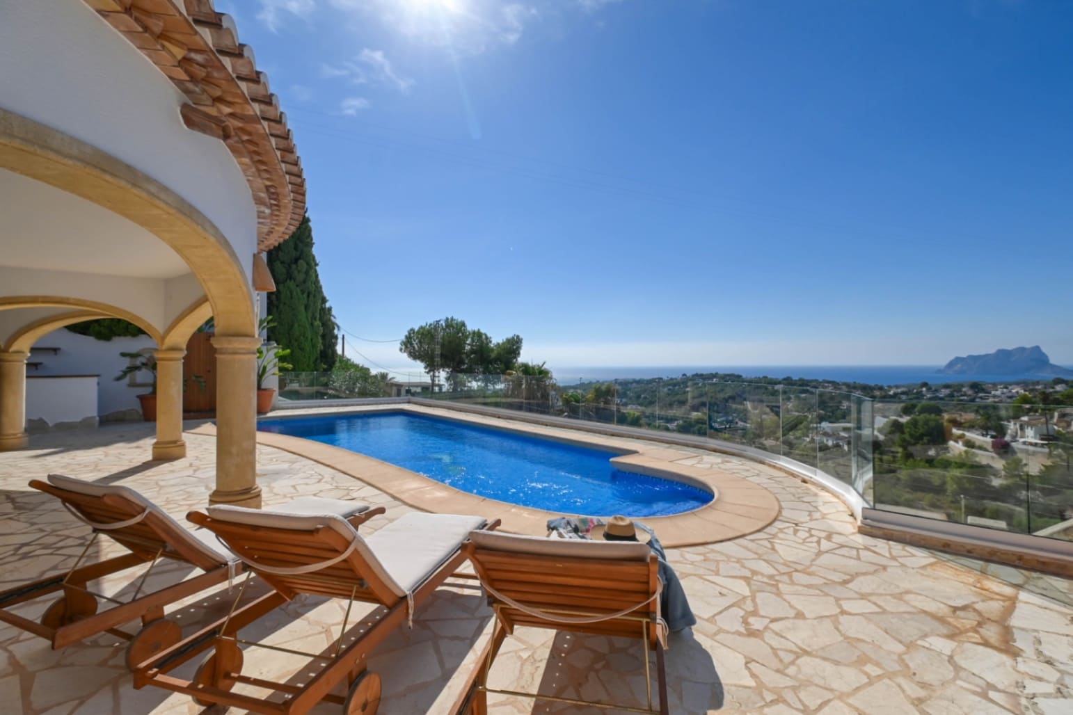7 bedroom Villa for sale in Moraira with garage - € 1,925,000 (Ref: 9293290)