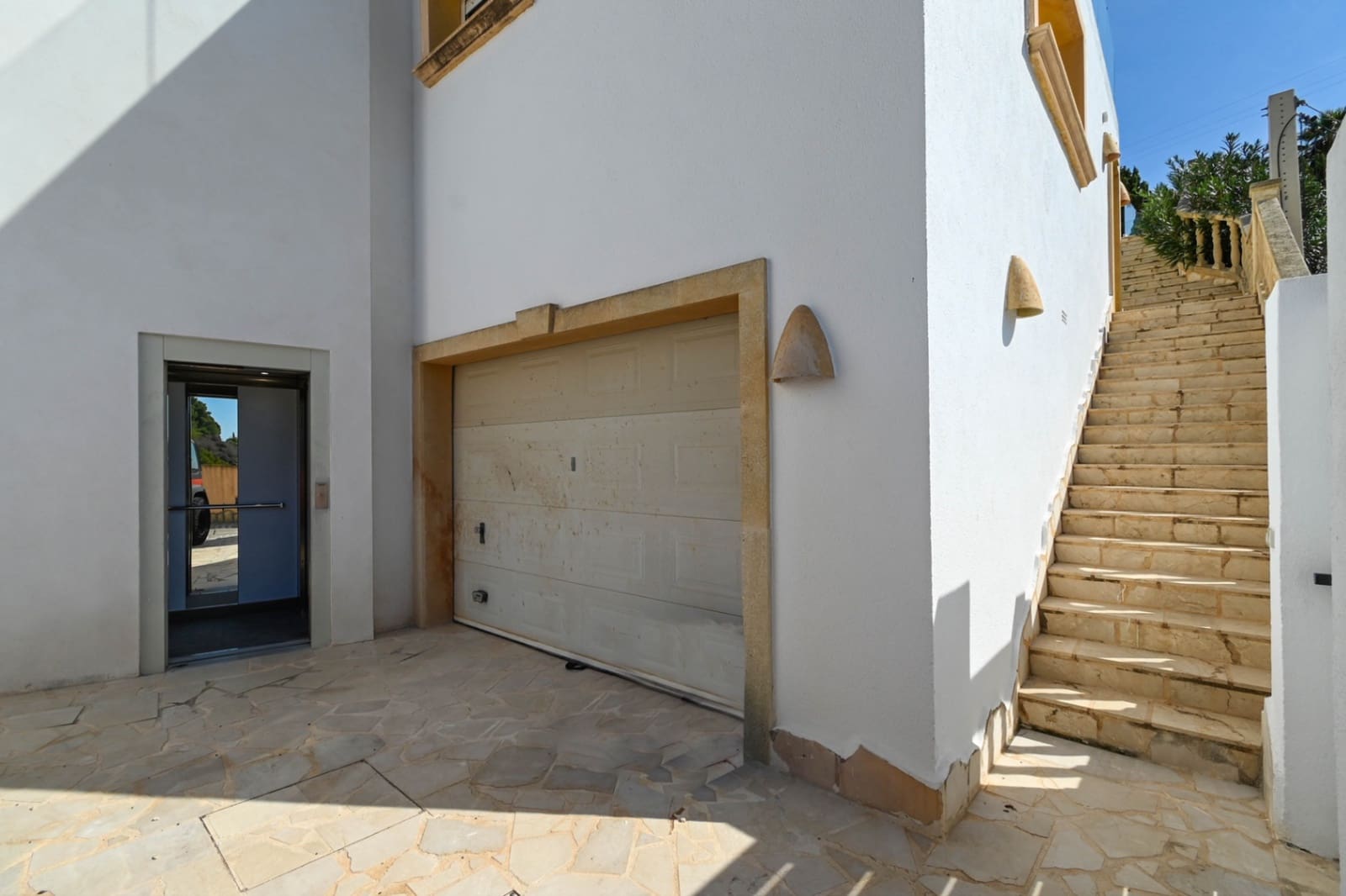 7 bedroom Villa for sale in Moraira with garage - € 1,925,000 (Ref: 9293290)