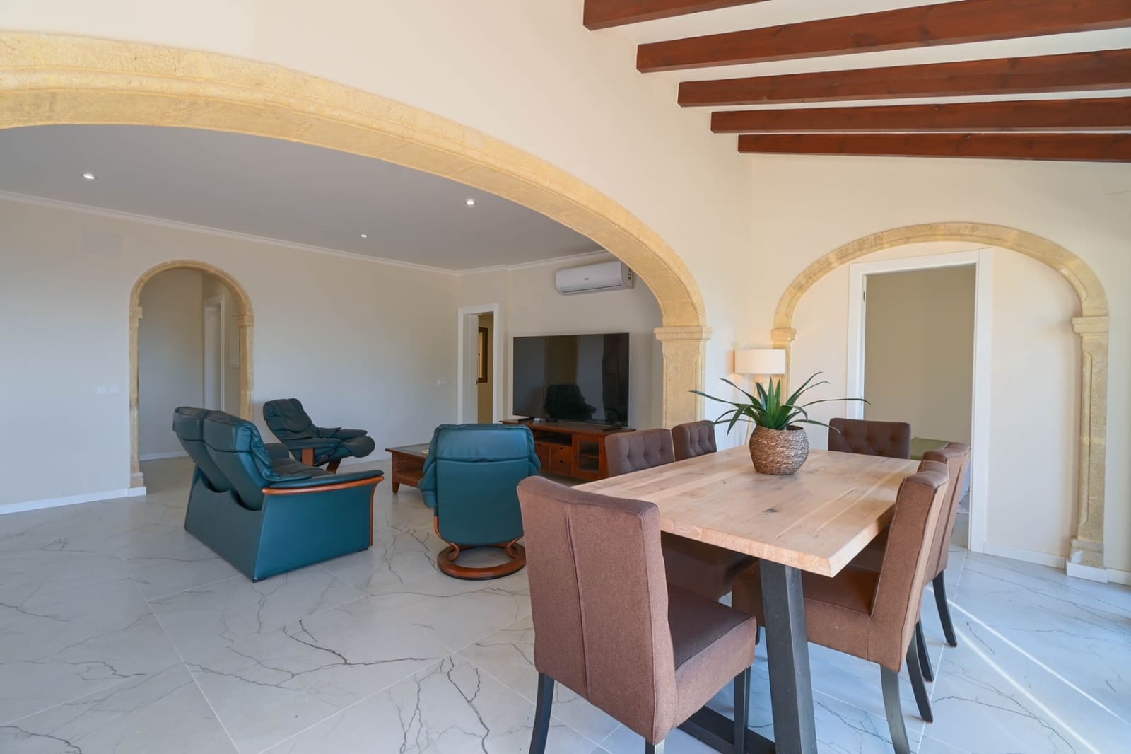 7 bedroom Villa for sale in Moraira with garage - € 1,925,000 (Ref: 9293290)