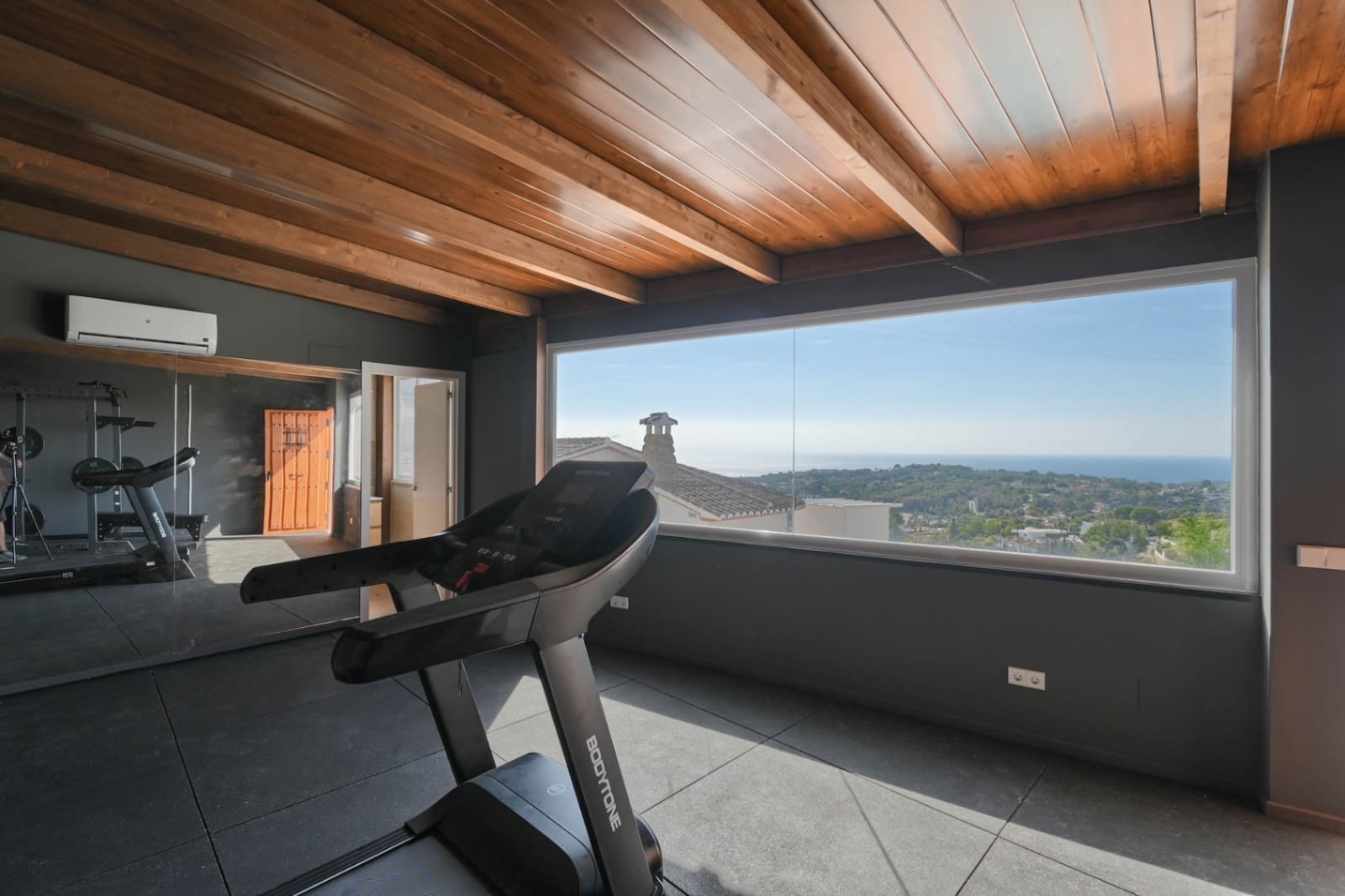 7 bedroom Villa for sale in Moraira with garage - € 1,925,000 (Ref: 9293290)