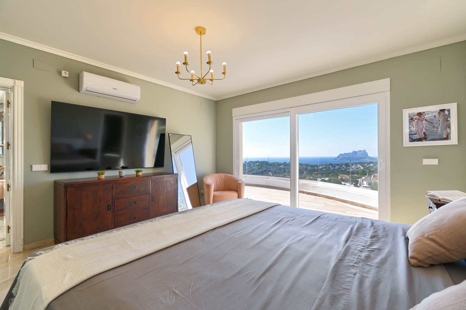 7 bedroom Villa for sale in Moraira with garage - € 1,925,000 (Ref: 9293290)