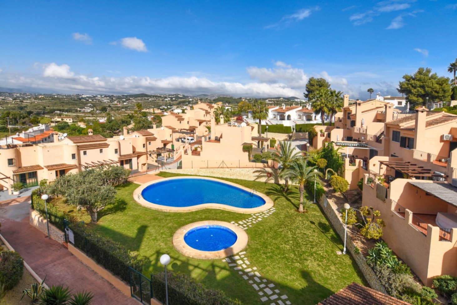 3 soveværelse Byhus til leje i Benitachell / Benitatxell med swimmingpool garage - € 1.400 (Ref: 9379732)