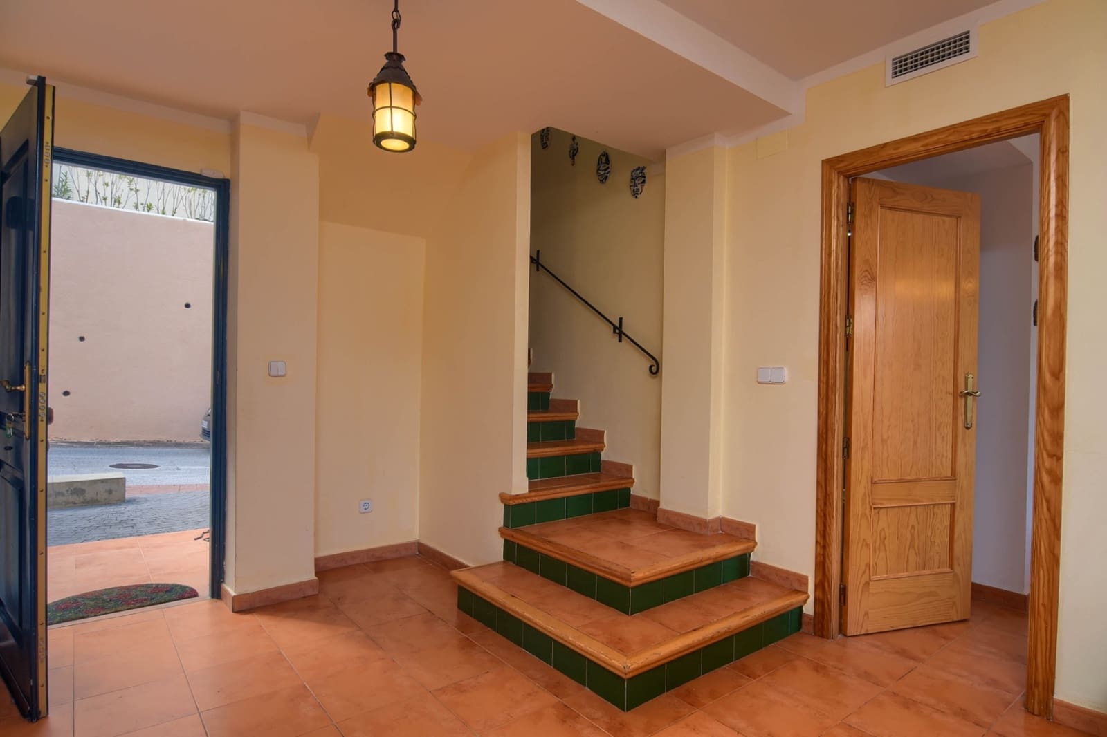 3 soveværelse Byhus til leje i Benitachell / Benitatxell med swimmingpool garage - € 1.400 (Ref: 9379732)