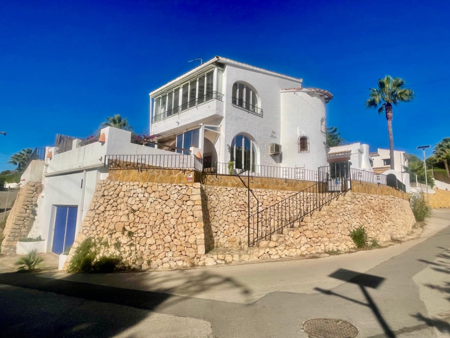 Dom blizniak do wynajęcia w Moraira - 1 800 € (Ref: 9427563)