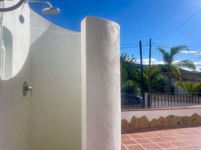 Dom blizniak do wynajęcia w Moraira, Teulada-Moraira - 1 800 € (Ref: 9427563)