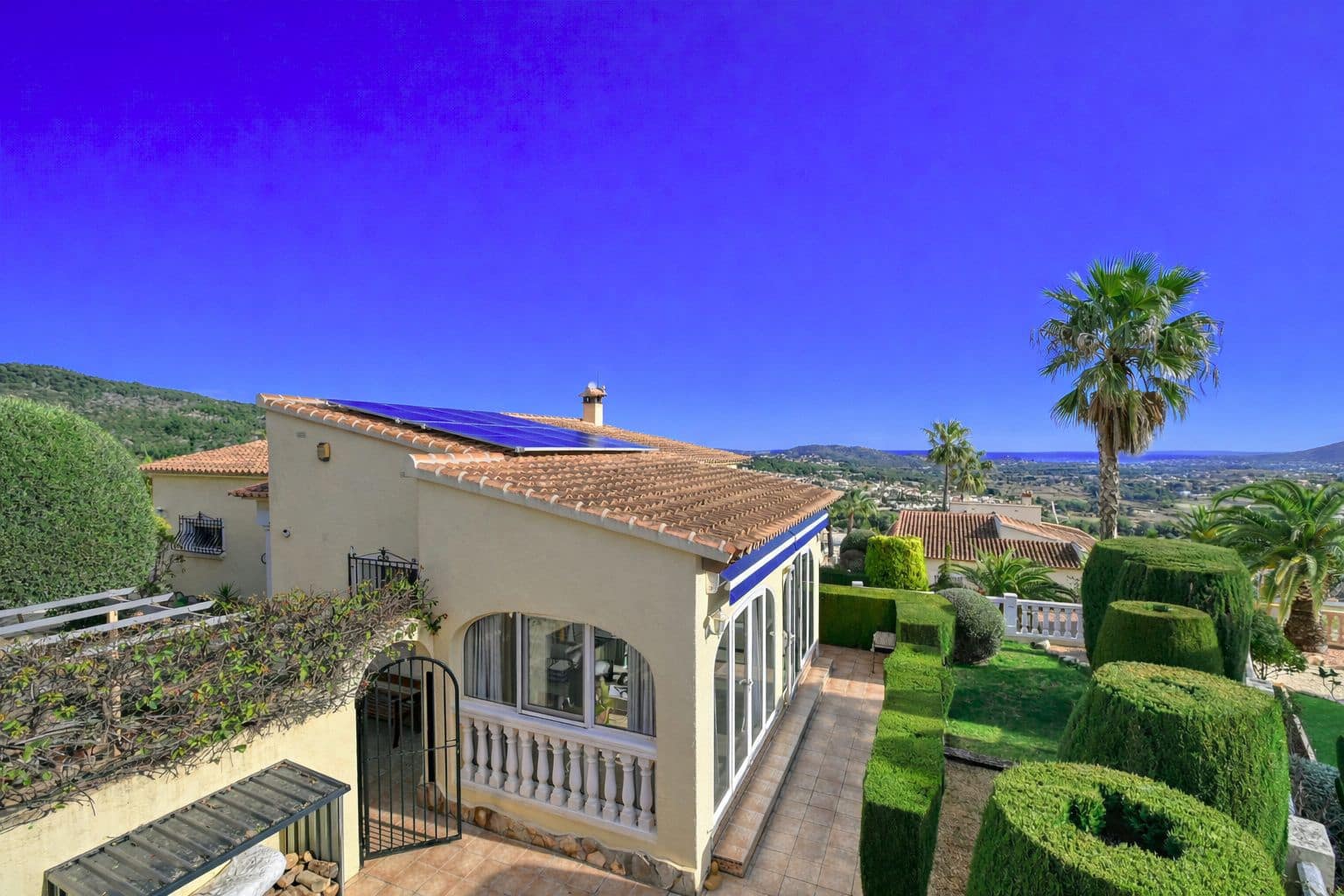 Chalet de 2 habitaciones en Benitachell / Benitatxell en venta con piscina garaje - 650.000 € (Ref: 9599903)