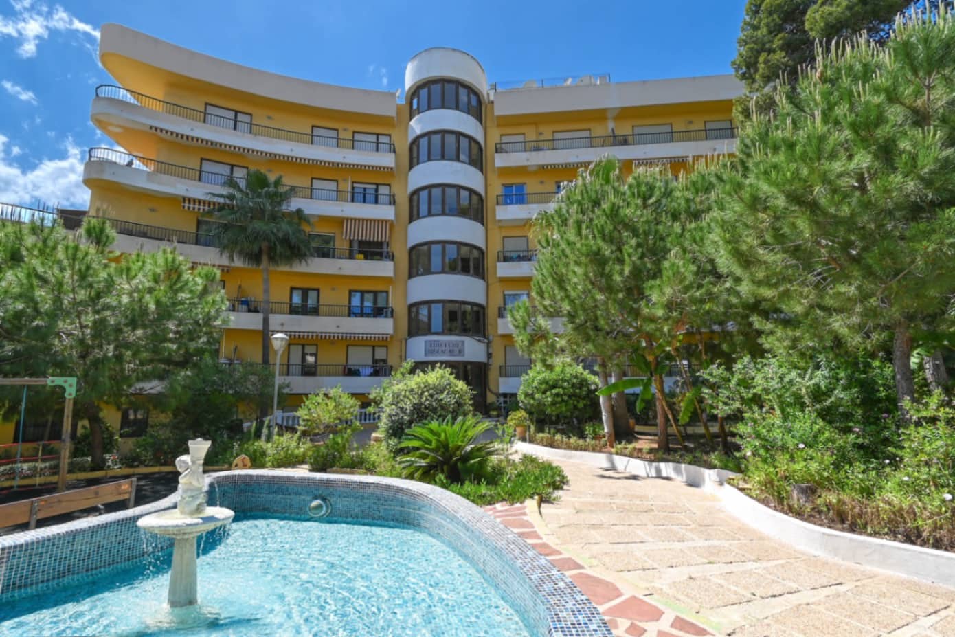 2 bedroom Apartment for sale in Moraira with pool - € 320,000 (Ref: 9814718)