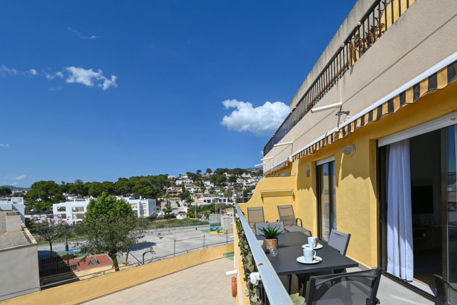 2 bedroom Apartment for sale in Moraira with pool - € 320,000 (Ref: 9814718)