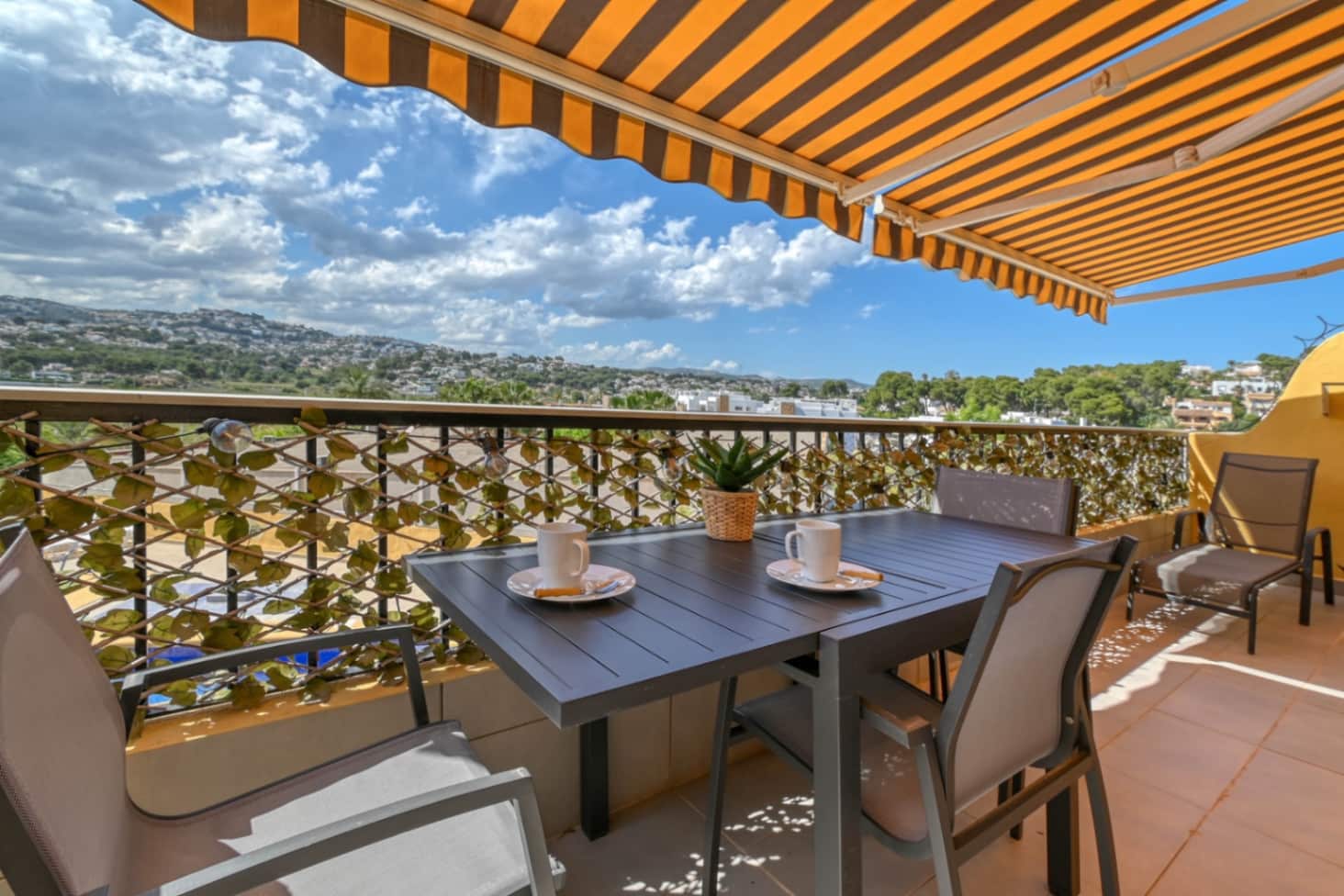 2 bedroom Apartment for sale in Moraira with pool - € 320,000 (Ref: 9814718)