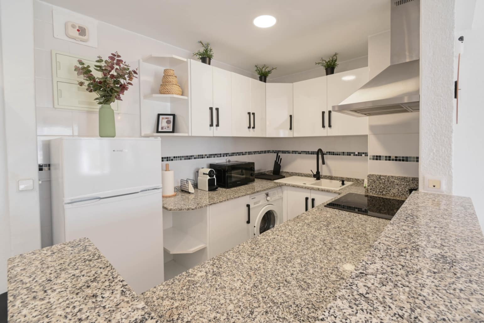 2 bedroom Apartment for sale in Moraira with pool - € 320,000 (Ref: 9814718)
