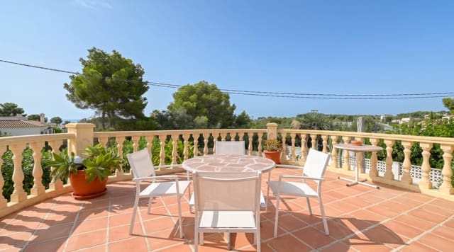 3 soveværelse Villa til salg i Moraira, Teulada-Moraira med swimmingpool garage - € 595.000 (Ref: 9972243)