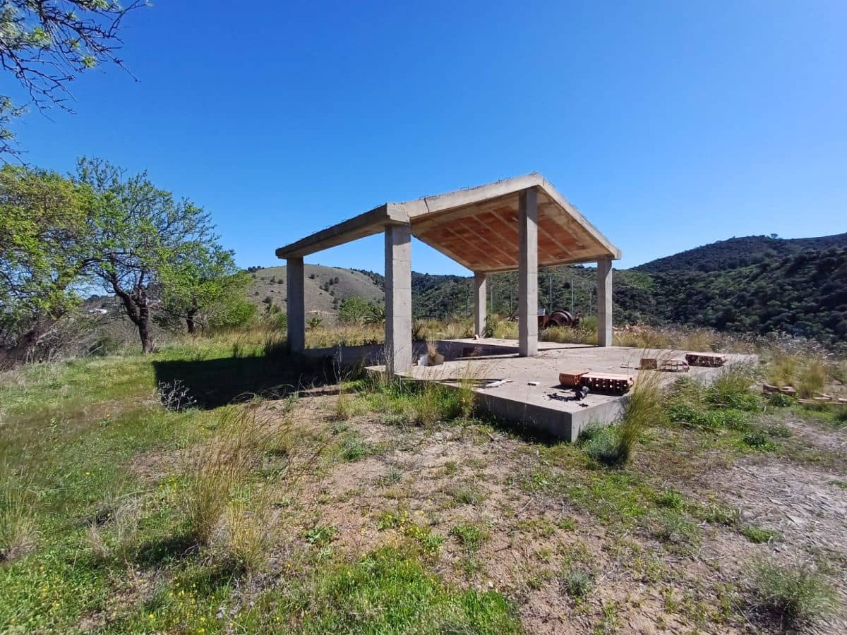 Grunde uden byggetilladelser til salg i Monda - € 240.000 (Ref: 8430335)