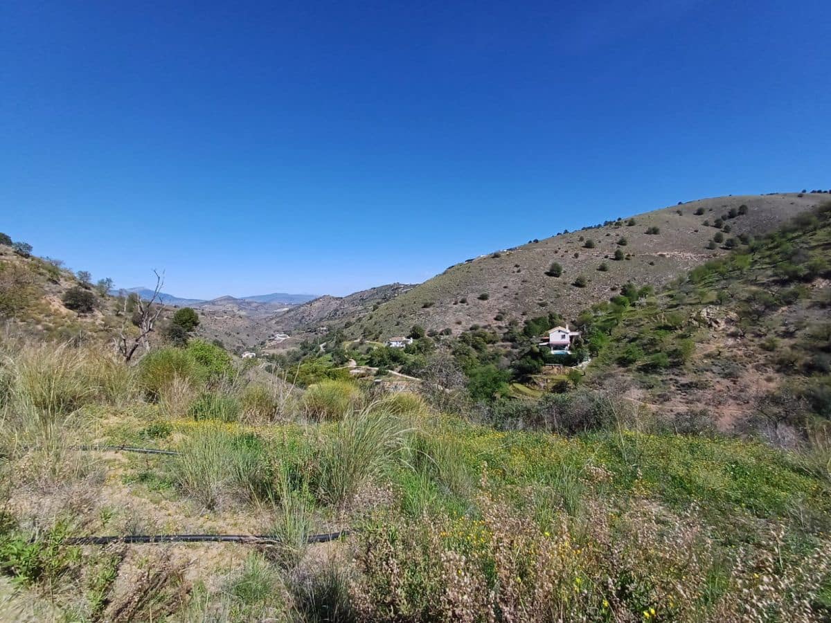 Grunde uden byggetilladelser til salg i Monda - € 240.000 (Ref: 8430335)