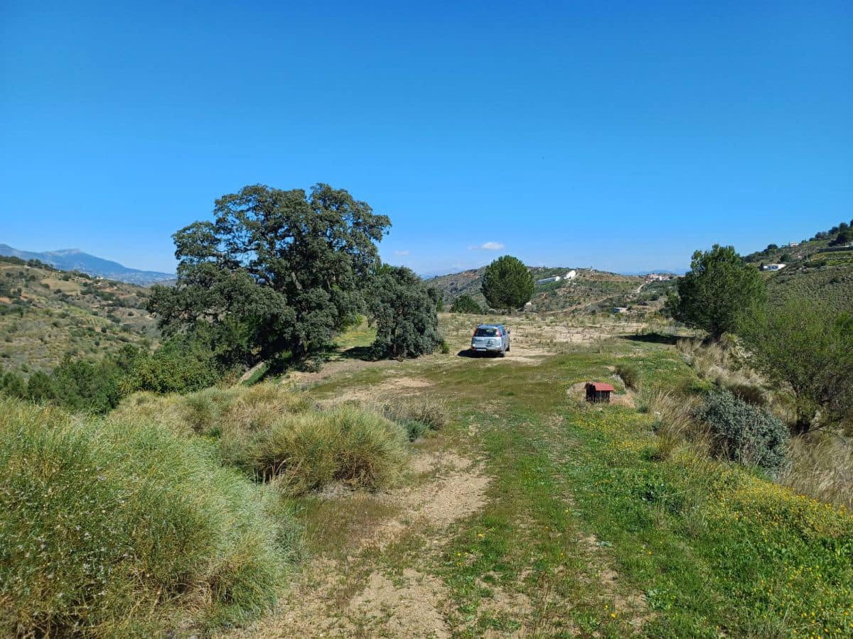 Grunde uden byggetilladelser til salg i Monda - € 240.000 (Ref: 8430335)